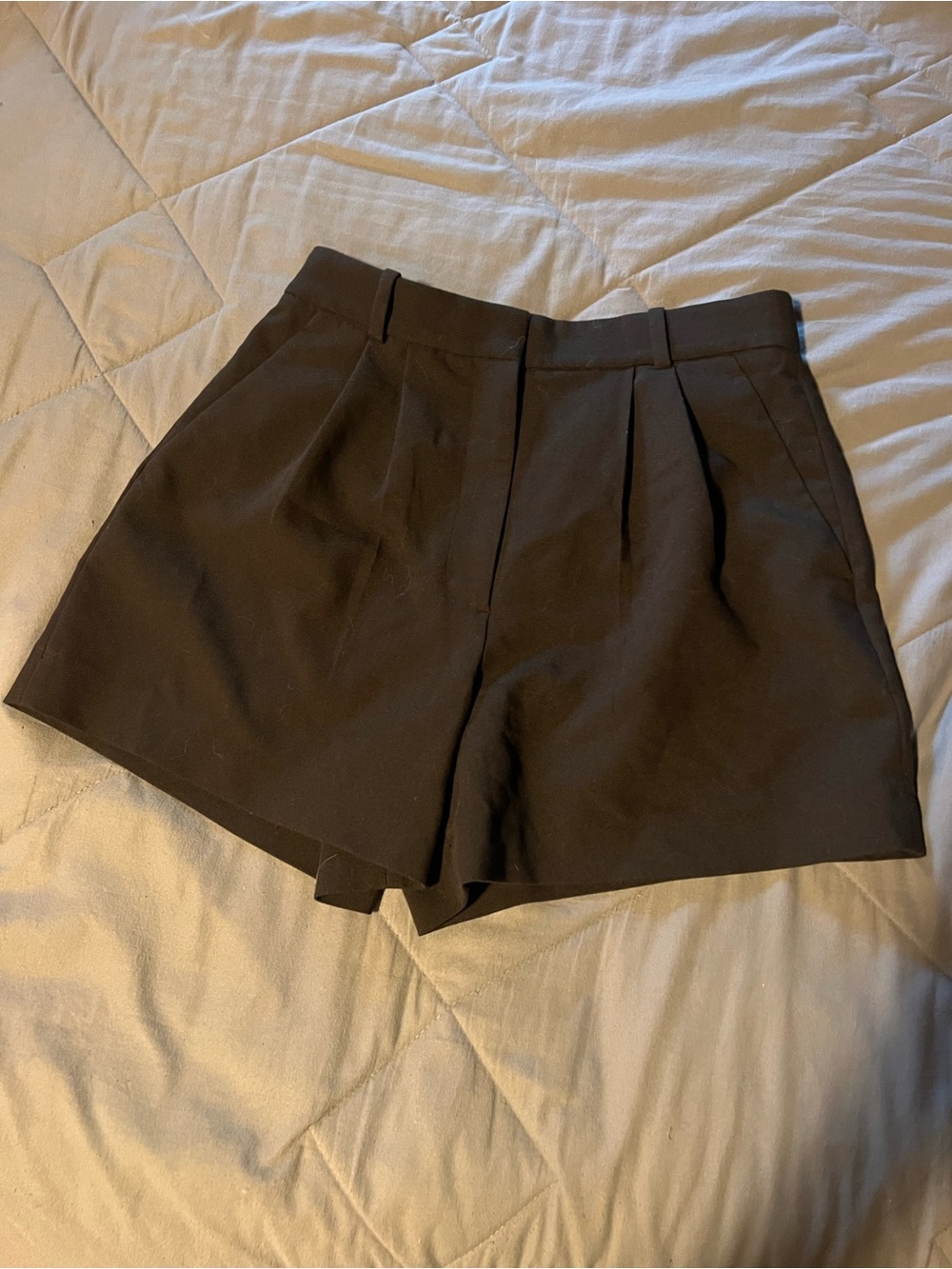 Abercrombie & Fitch Black High-Waist Pleated Tailored Women's Shorts